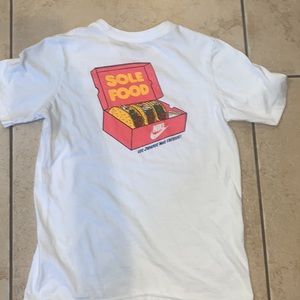 Youth boy Nike tshirt. White size large tshirt.